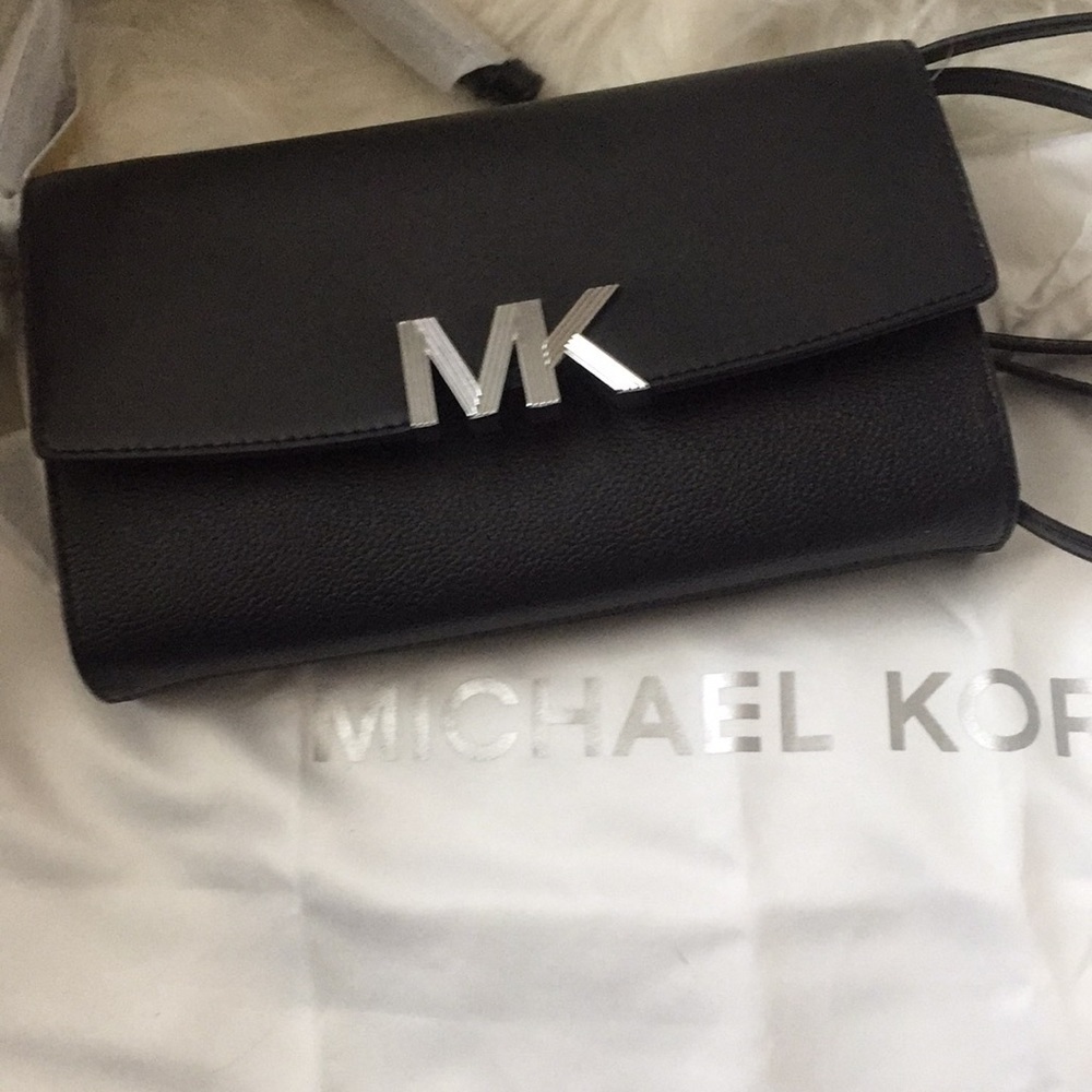 Michael Kors Montgomery Black LG  Xbody